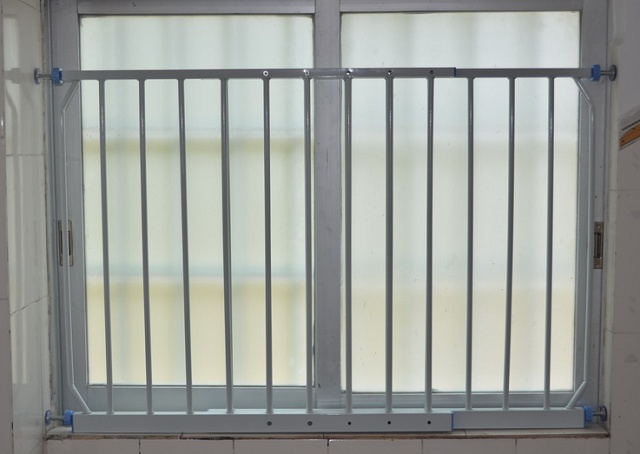 窗户防护栏安装